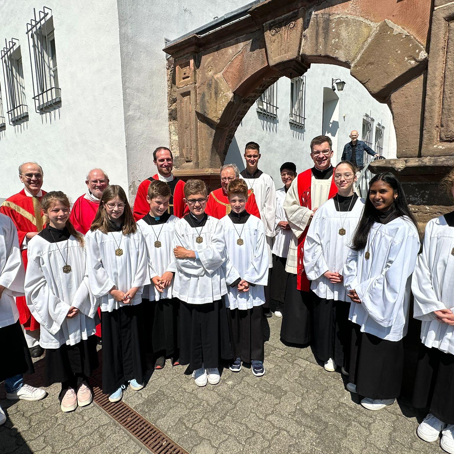 Gruppenfoto nach der Primiz